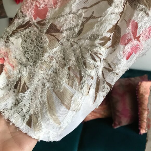 ALFRED DUNNER size L Petite Ivory & Pink Floral Sheer Burnout Textured Top - Picture 4 of 5
